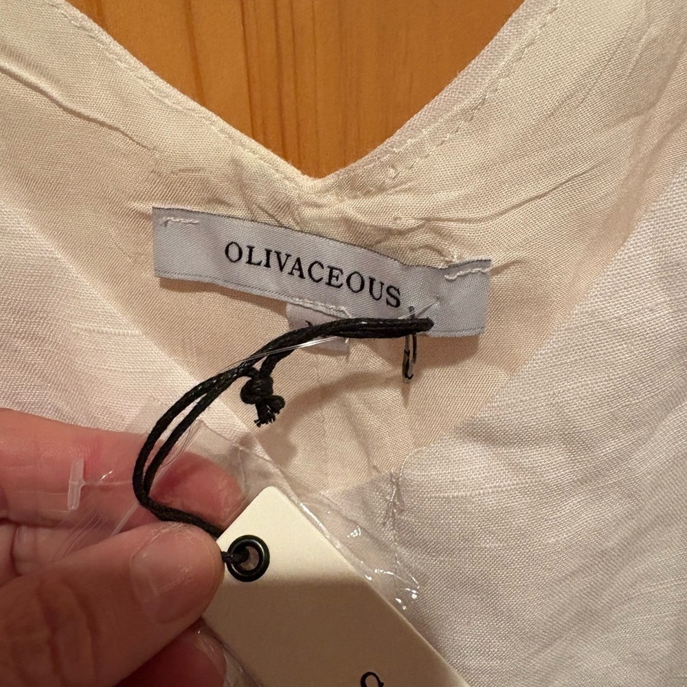 Olivaceous Linen blend Button Down Tie Back
Mini Dress White - Picture 4 of 11